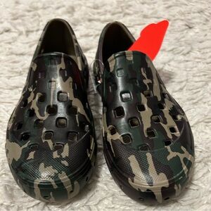 NWT camo vans Slip-On TRK kids size 12